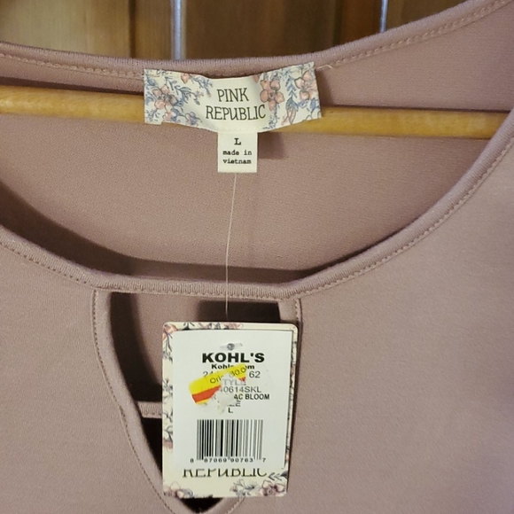 Top - Picture 2 of 2